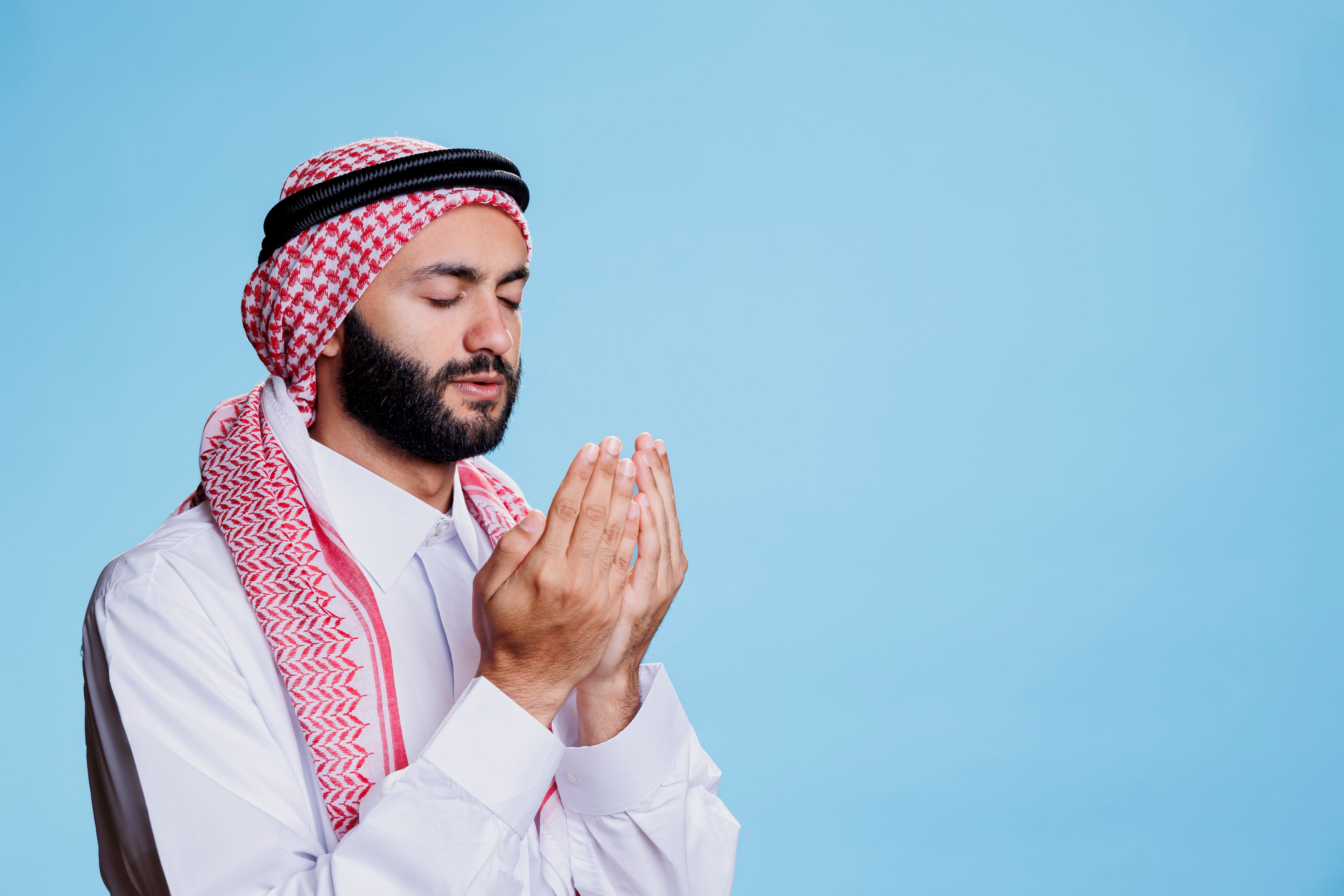 Expert travel consultant for Umrah packages